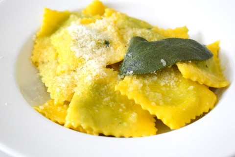 Ravioli burro salvia cucina